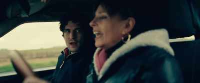 - I can't stop here!
- You're crazy! Can you hear me? - The Innocent