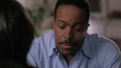 I can't wipe her memory
with it on, but it's stuck. - Charmed