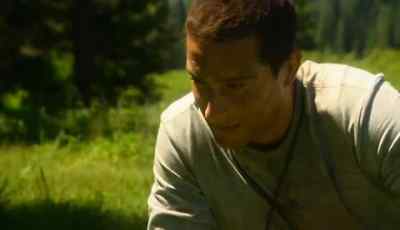 I caress it ...
and his muscles responded. - Man vs. Wild