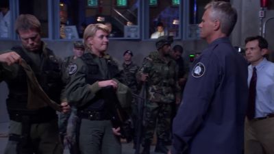 - (Carter) Sir.
- Good morning, people. - Stargate SG-1