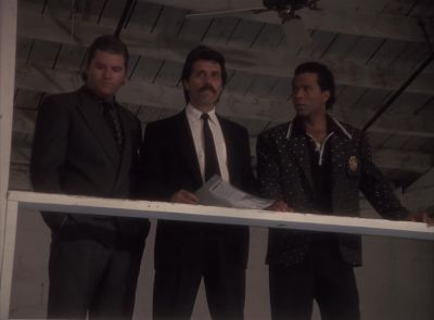 (CHATTERING ON RADIO) - Miami Vice