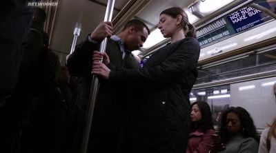Clear the doors, please. - Law & Order: Special Victims Unit