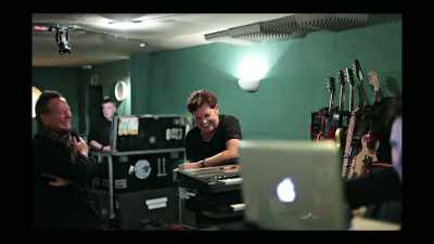 I could never see Charlie
going solo or Jim going solo. - Simple Minds: Everything is Possible