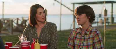 - I could play receiver like you.
- Oh, really? - Bernie the Dolphin 2