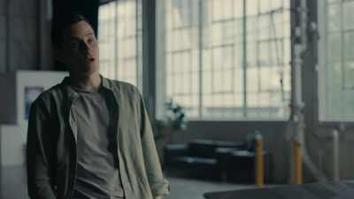 - I could put in a
good word for you. - Uppercut