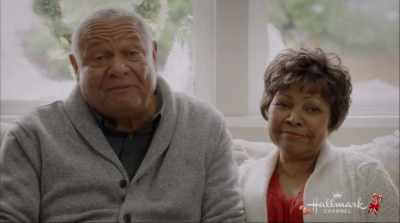I could, um, use the fresh air. - Reunited at Christmas