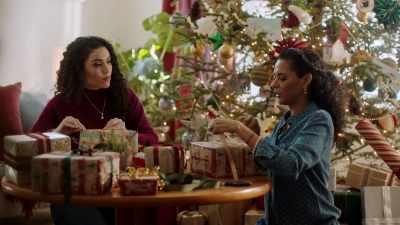 I couldn't help but notice
that your dad's - Six Degrees of Santa