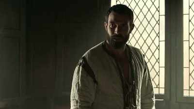 I couldn't help noticing you
on the street. - Knightfall