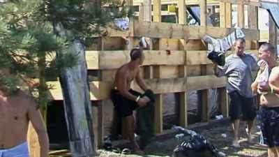 I definitely saw
that there were showers - Woodstock 99: Peace Love and Rage