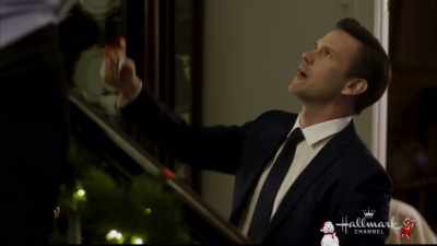 I was determined
to hang my masterpiece - Christmas Wishes & Mistletoe Kisses