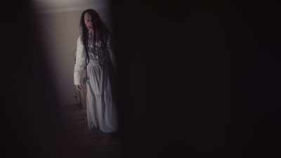 I didn't check everywhere.
(suspenseful music) - Tooth Fairy: Queen of Pain