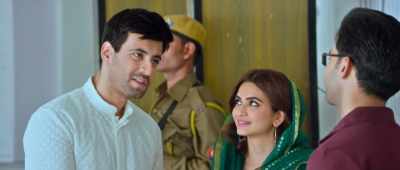 I didn't do anything.
- Yes, thank you for not doing anything. - Shaadi Mein Zaroor Aana