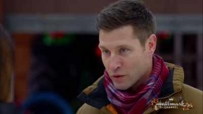 I didn't... I didn't
tell you about that. - Christmas Festival of Ice