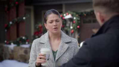 - I didn't know you could draw.
- Yes. A hobby of mine. - Meet Me Under the Mistletoe