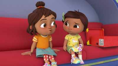 I didn't know how to tie my shoes
at first, but now I can. - CoComelon Lane