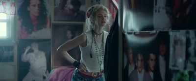 - I didn't mean...
- Morrissey isn't gay. - Shoplifters of the World