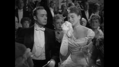 - I didn't put it there. I swear I didn't put...
- Would you be quiet, please? - Gaslight