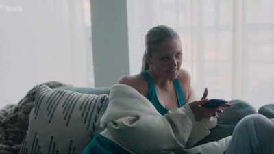 I do girlfriend experience,
so guys pay me to text them, - Mood