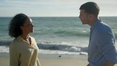 I do, you're that author,
Sarah Brewer, right? - The Beach House Murders