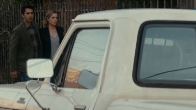 ( dogs barking ) - Fear the Walking Dead