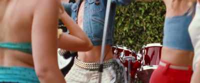 I don't care if he can sing or not.
Look what he's doing to those chicks. - The Dirt