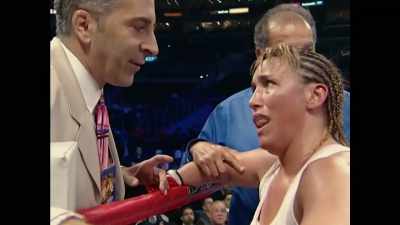 -I don't care. I have to finish.
-[commentators] She wants to continue. - Untold: Deal with the Devil