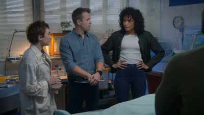 I don't do super dead.
And I don't do John Does. - NCIS: Sydney