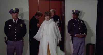 I don't feel very well.
I think we should go. - Fun with Dick and Jane
