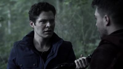 I DON'T GET IT.
IT'S MY FATHER'S BOW. - Arrow