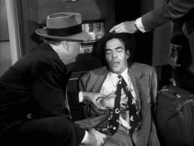 I don't get it. This man reached
for a gun and he's clean. - Kansas City Confidential