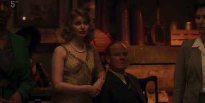 I don't have a bag.
What are you going to do? - Agatha and the Midnight Murders