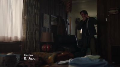 I don't have to go back
to school today. I could come over. - Riverdale