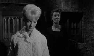 I don't hear anything. - The City of the Dead