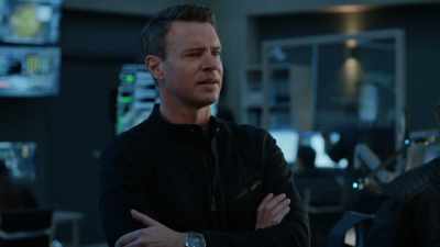 I don't.
♪ Holding your chest ♪ - Whiskey Cavalier
