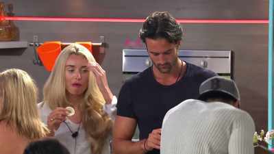 I don't‐‐I didn't like that,
I don't like him coming here, - Love Island