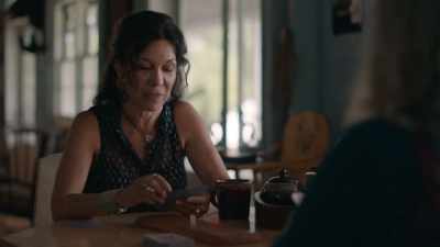 - I don't involve her
in my business - Moonshine