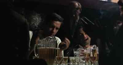 - I don't know any more.
- Give her a hand. Let's have a drink. - Husbands