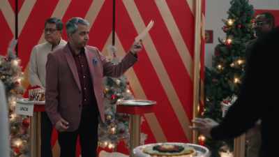 I don't know, boss.
I confirmed the time
with her yesterday. - The Great Holiday Bake War