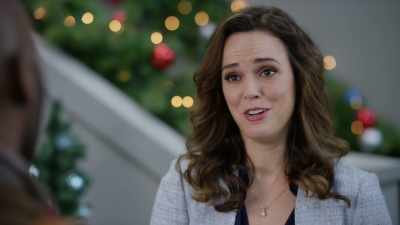 I don't know who he is,
Andy, I don't. - Random Acts of Christmas