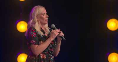 - I don't even know how to mow.
- [audience laughing] - Leanne Morgan: I'm Every Woman