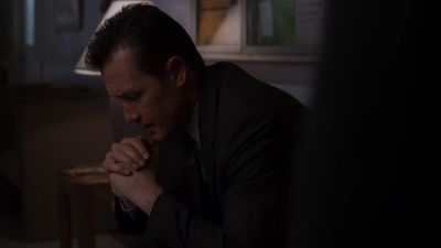 I don't know
how she's doing it in there. - The X-Files