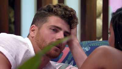 I DON'T KNOW HOW TO MAKE YOU
FEEL COMFORTABLE, BUT I REALLY - Love Island