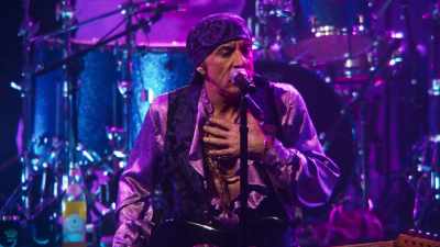 ♪ I don't know
If you realize it or not ♪ - Stevie Van Zandt: Disciple