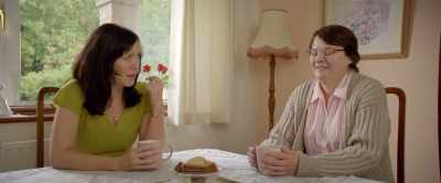 - I don't know.
- In the taxi? - Days of the Bagnold Summer