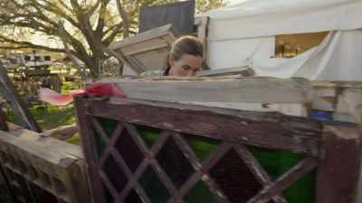I don't know, this is amazing.
What is this? - Why the Heck Did I Buy This House?