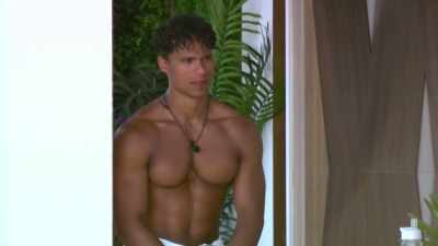 I don't know, you just seem
a bit like... - Love Island
