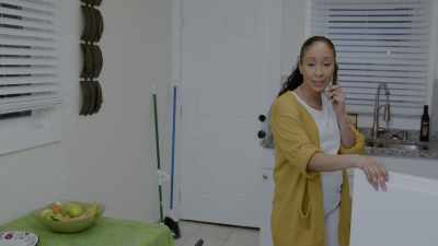 - I don't know.
(knock on door) - The Perfect Mother