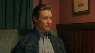 I don't know,
maybe like 10 or 15. - Christmas at the Holly Hotel