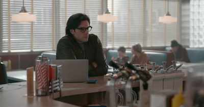 I don't know.
She's smart, she's kind. - The Republic of Sarah
