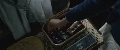 I don't know to read, Miss. - The Handmaiden